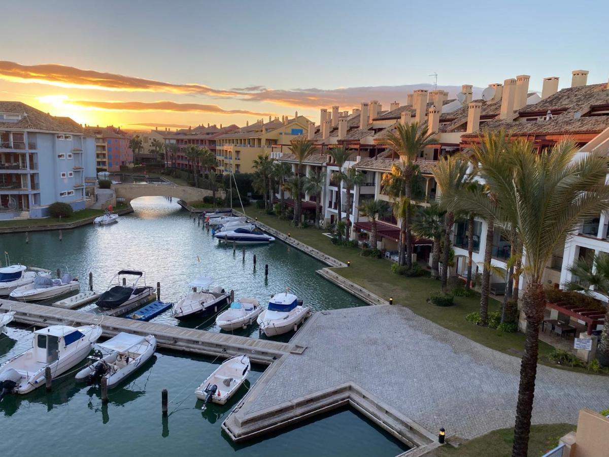 Apartamento Con Terraza Sobre La Marina De Sotogrande 圣罗克 外观 照片